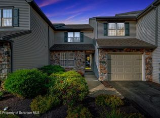 61 Hedge Row Run, Clarks Summit, PA 18411