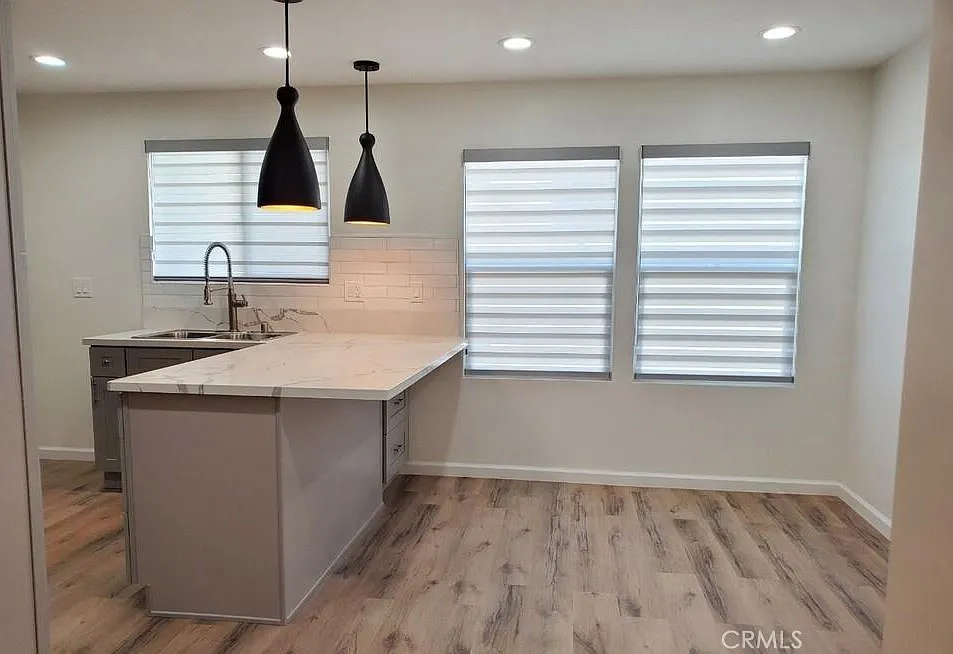 2 bed, 900 sqft, $3,160 — Photo 1