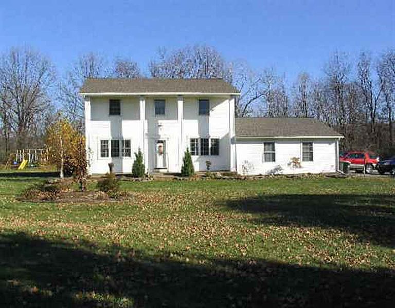2nd image of 909 MAIN Street