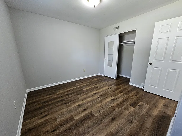 2404 Velma Ave — Photo 13