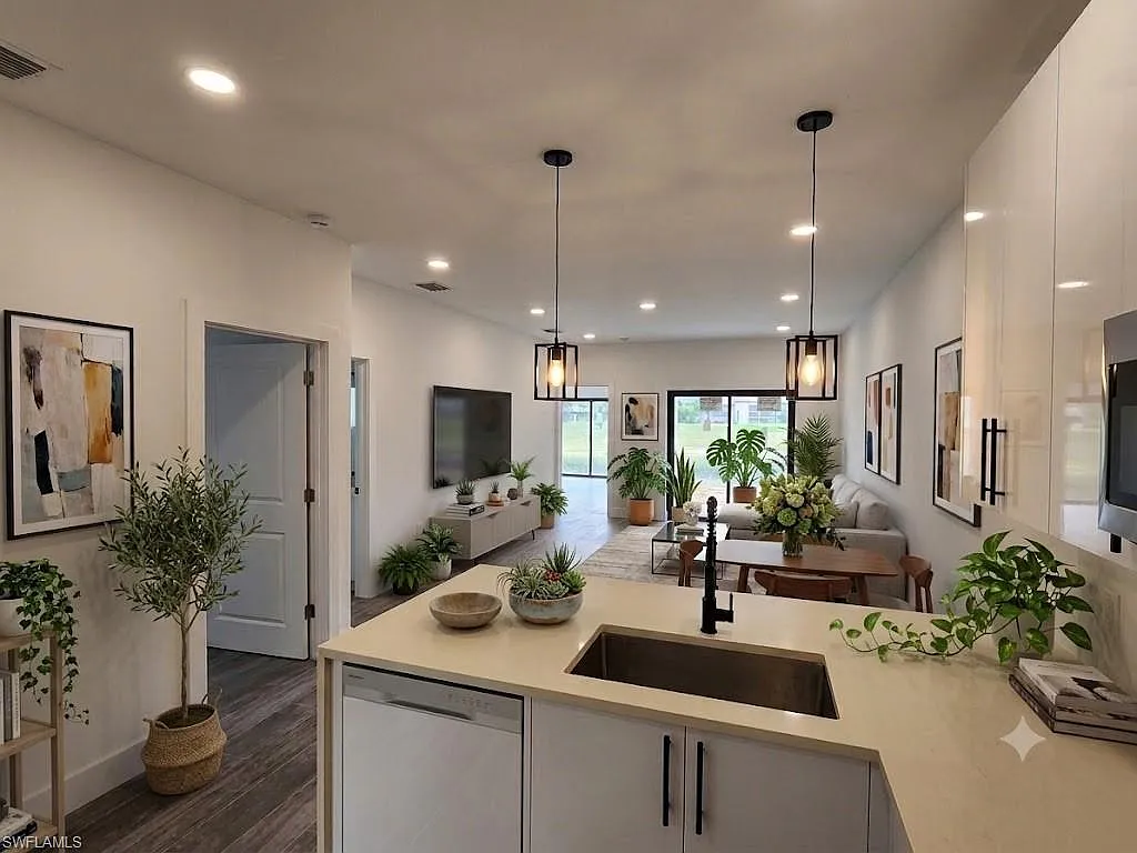 3 bed, 2.0 bath, 1326 sqft, $3,150 — Photo 4