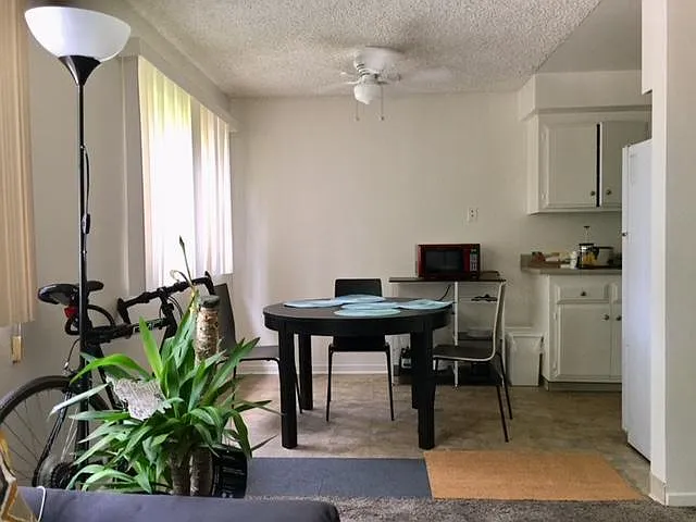 3 bed, 1095 sqft, $1,200 — Photo 2
