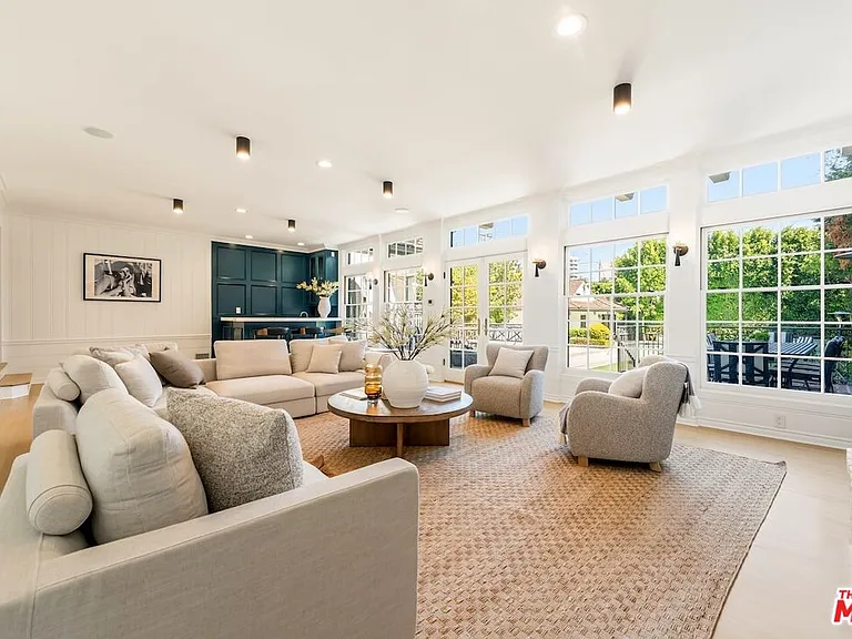 628 N Sierra Dr — Photo 42
