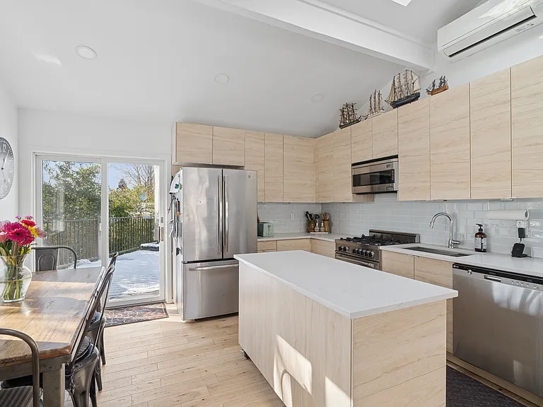 45 Fairlawn Dr — Photo 10