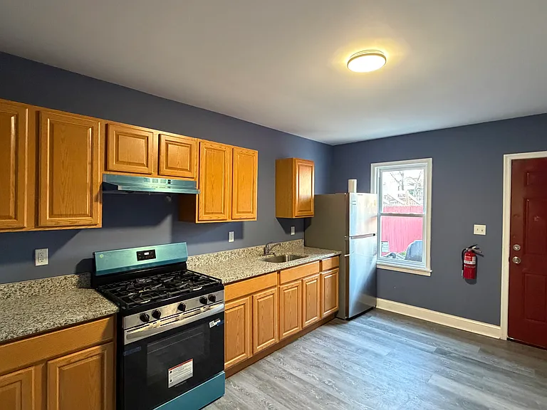 719 W Lafayette St — Photo 6