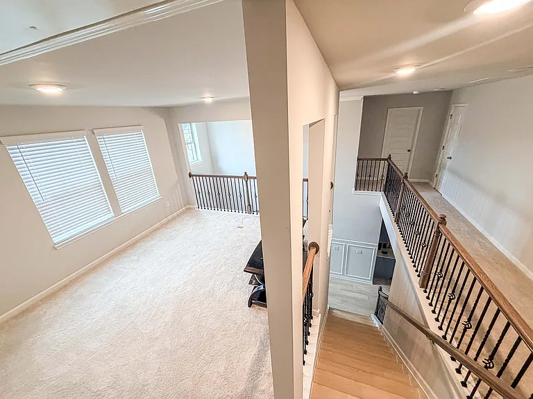 628 Sidney Ct — Photo 35