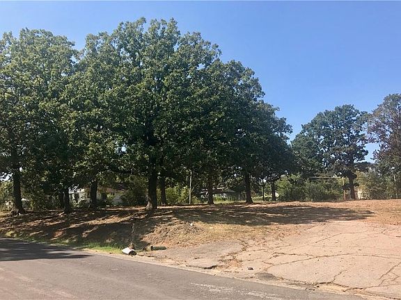 3rd image of 404 W Avenue I