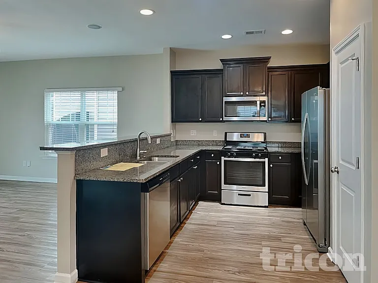 423 Lanyard Ln — Photo 5