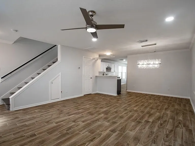 1422 Ruthven St — Photo 5