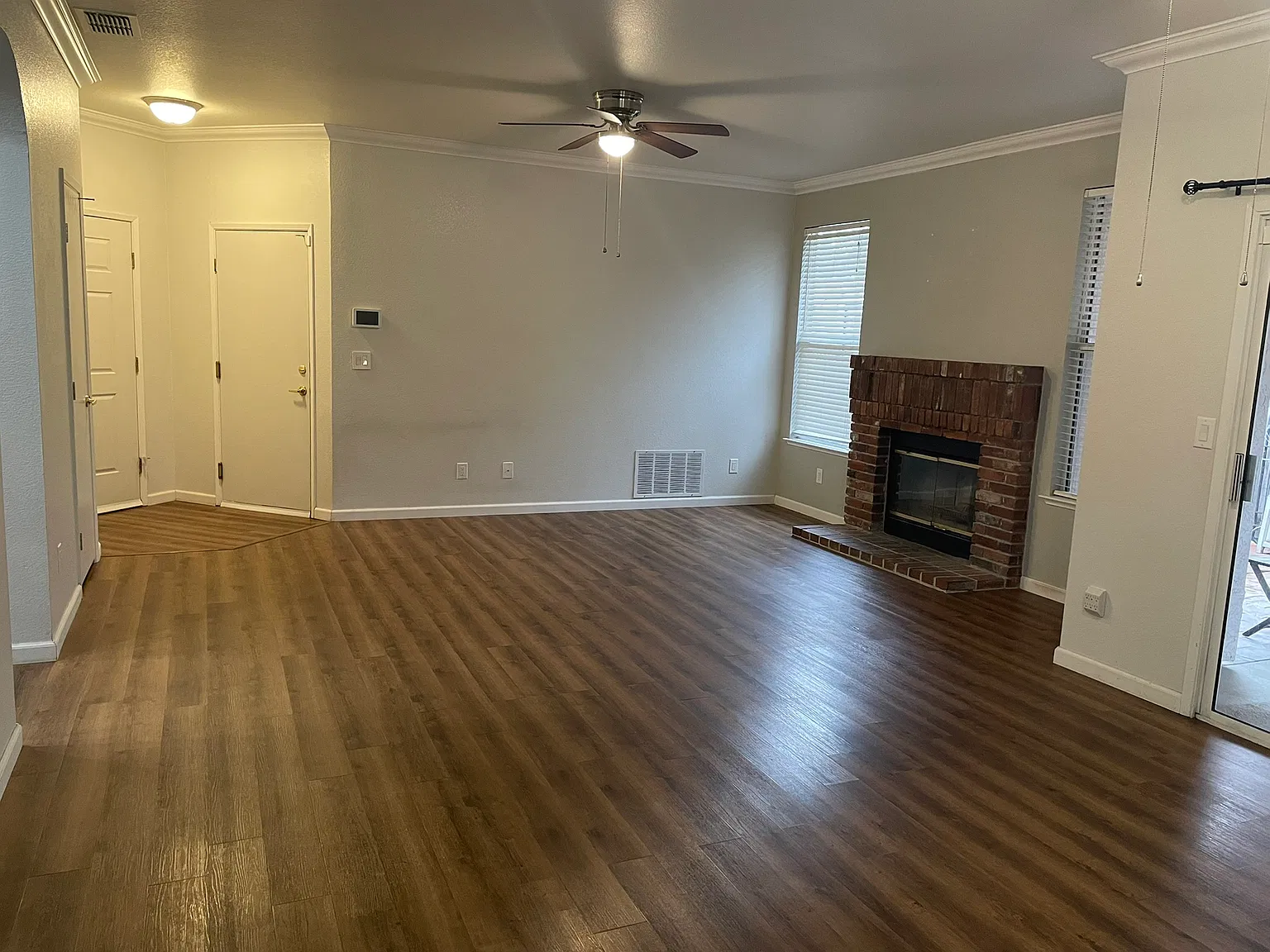 3 bed, 1350 sqft, $2,700 — Photo 4