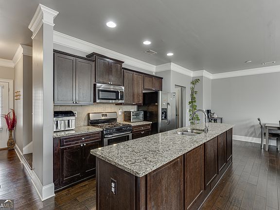 4th image of 2854 Jordan Oaks Ln #8