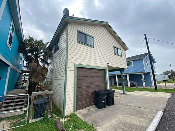 3rd image of 208 Leeward Way