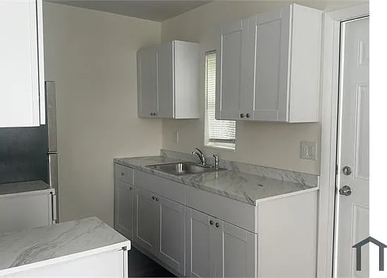 5201 Pinewood Ave — Photo 1