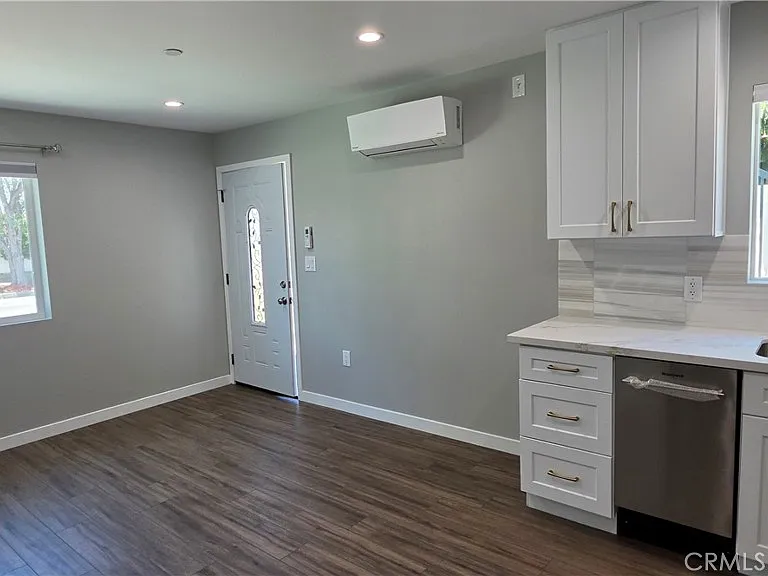 6516 Royer — Photo 11