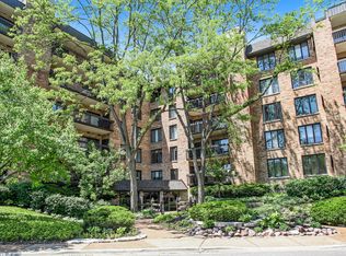 1740 Mission Hills Rd APT 103, Northbrook, IL 60062