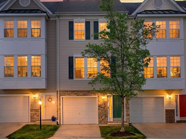 23185 Blackthorn Sq