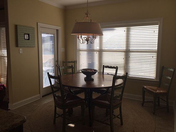 3rd image of 2425 Augusta Dr