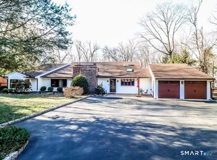 106 E Hunting Ridge Rd, Stamford, CT 06903