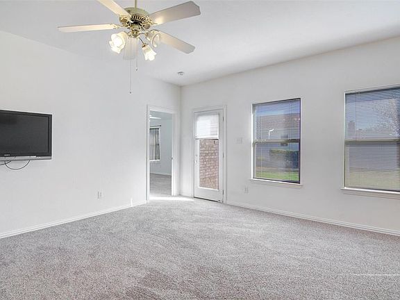 5th image of 1014 Port Isabel Dr