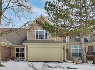 716 Clover Hill Ct, Elk Grove Village, IL 60007