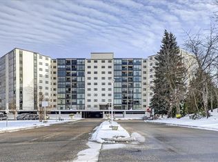 19 Woodlawn Rd E #706, Guelph, ON N1H 7B1