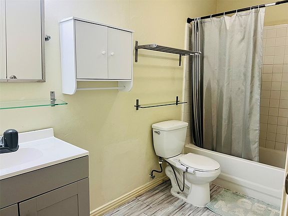 5th image of 2120 El Paseo St APT 620