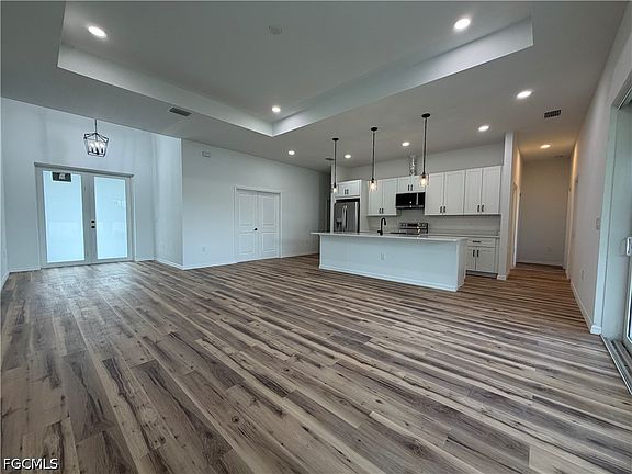 3rd image of 4210 34th St SW
