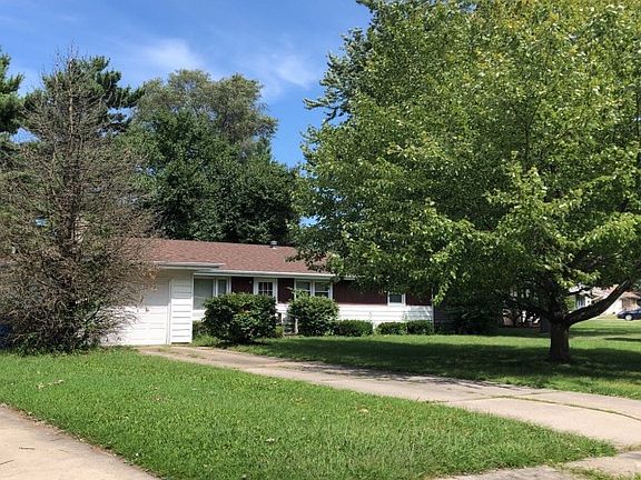 3rd image of 703 Stockton Heights Dr
