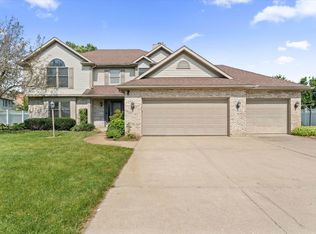 14215 Worthington Dr, Granger, IN 46530