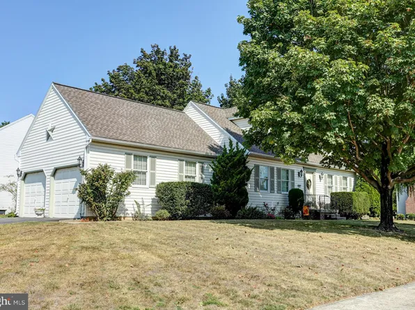 419 Clemens Dr, Dillsburg, PA 17019