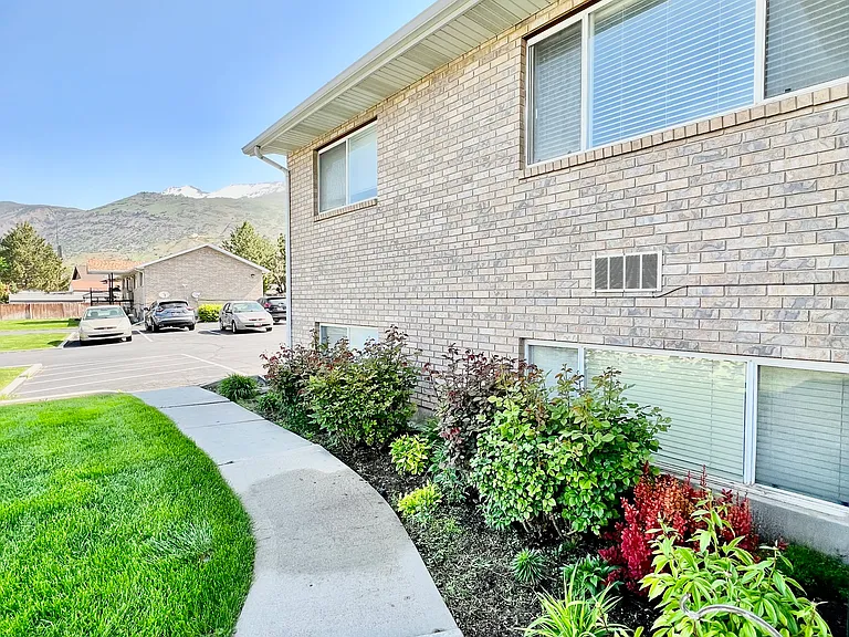 75 S 725 E — Photo 2
