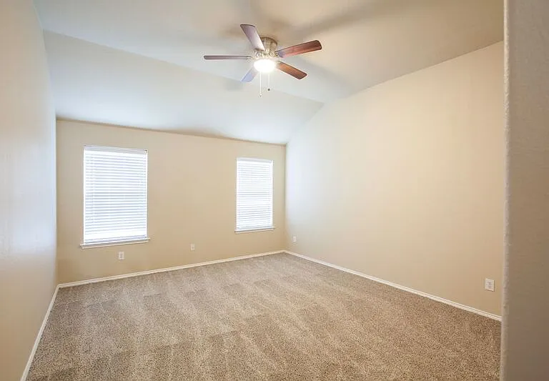709 Alder Dr — Photo 29