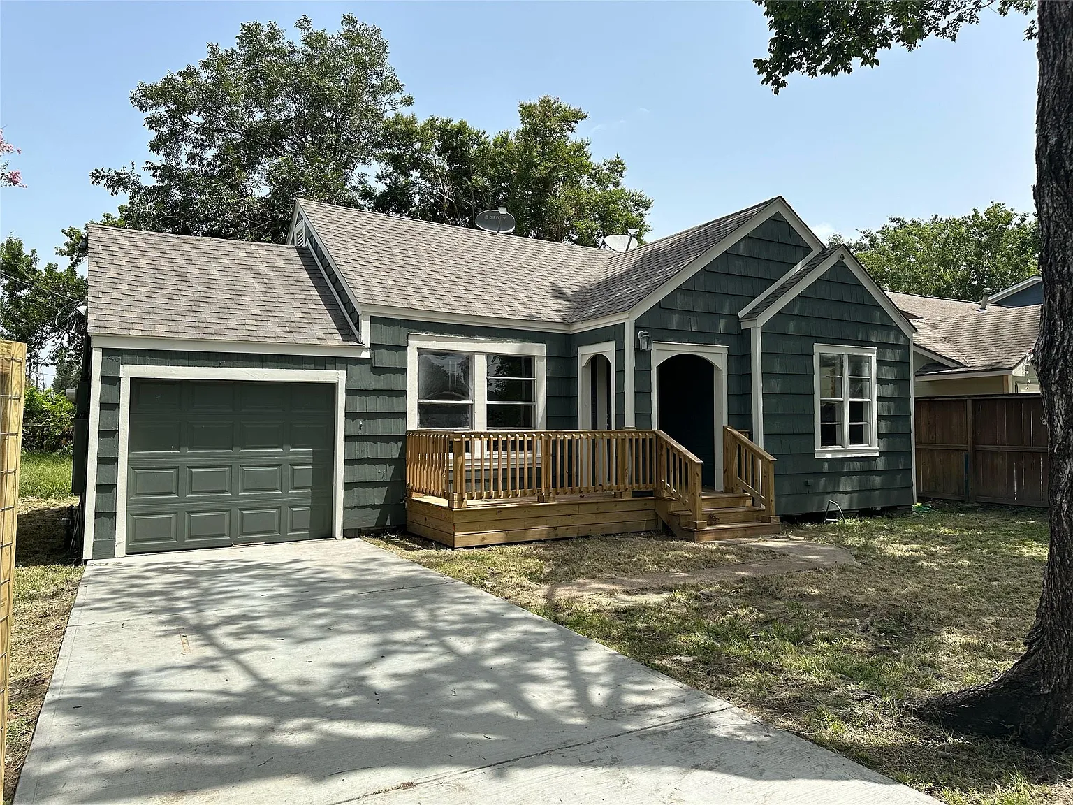 2 bed, 1.0 bath, 810 sqft, $2,200 — Photo 1