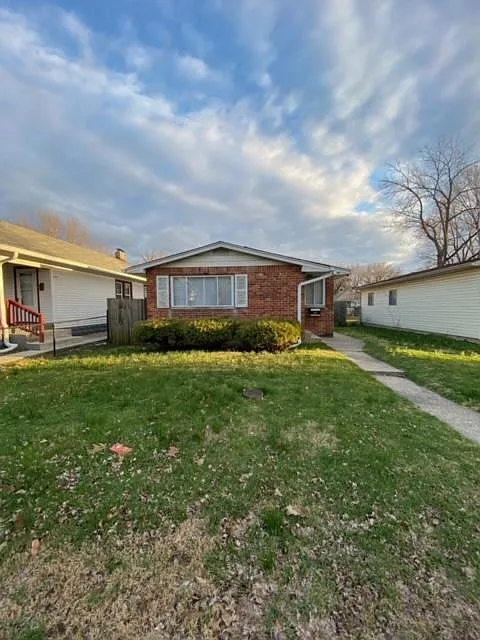 3 bed, 1.5 bath, 1079 sqft, $1,495 — Photo 3