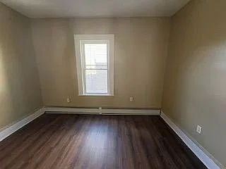 3 bed, 1.0 bath, 1048 sqft, $1,850 — Photo 4