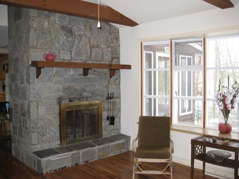 1st image of 2069 Lakeside Dr W