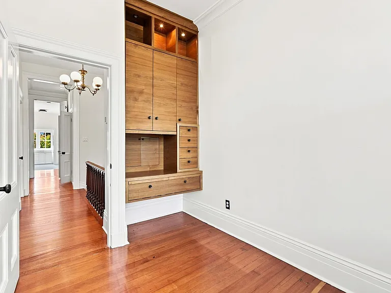 2570 Folsom St — Photo 28