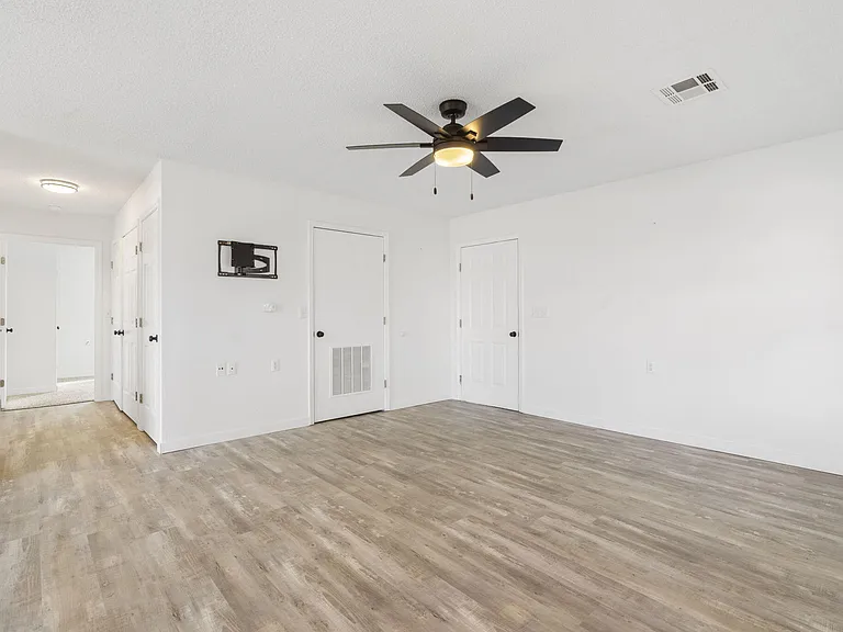 640 E Sunset St — Photo 7