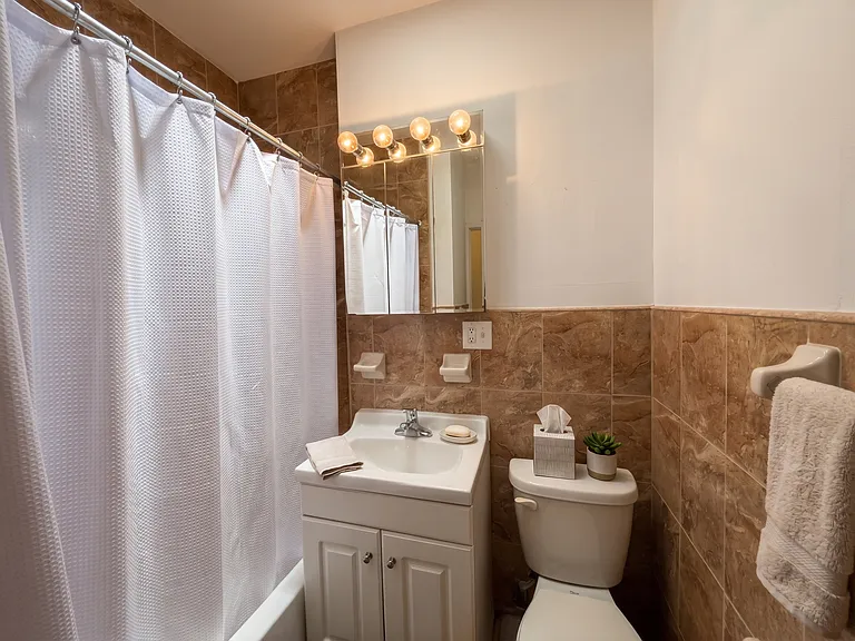 315 E 5th St #6H — Photo 3