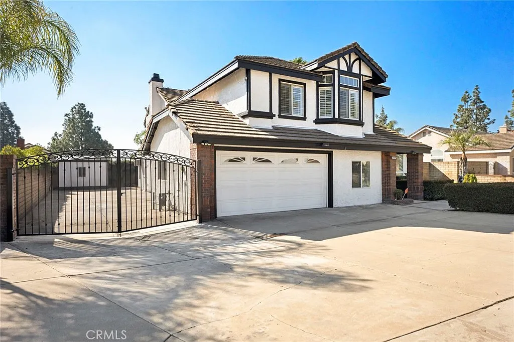 5 bed, 3152 sqft, $4,975 — Photo 2