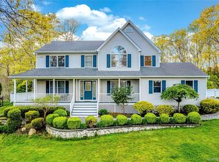 212 Fairway Dr, Wading River, NY 11792
