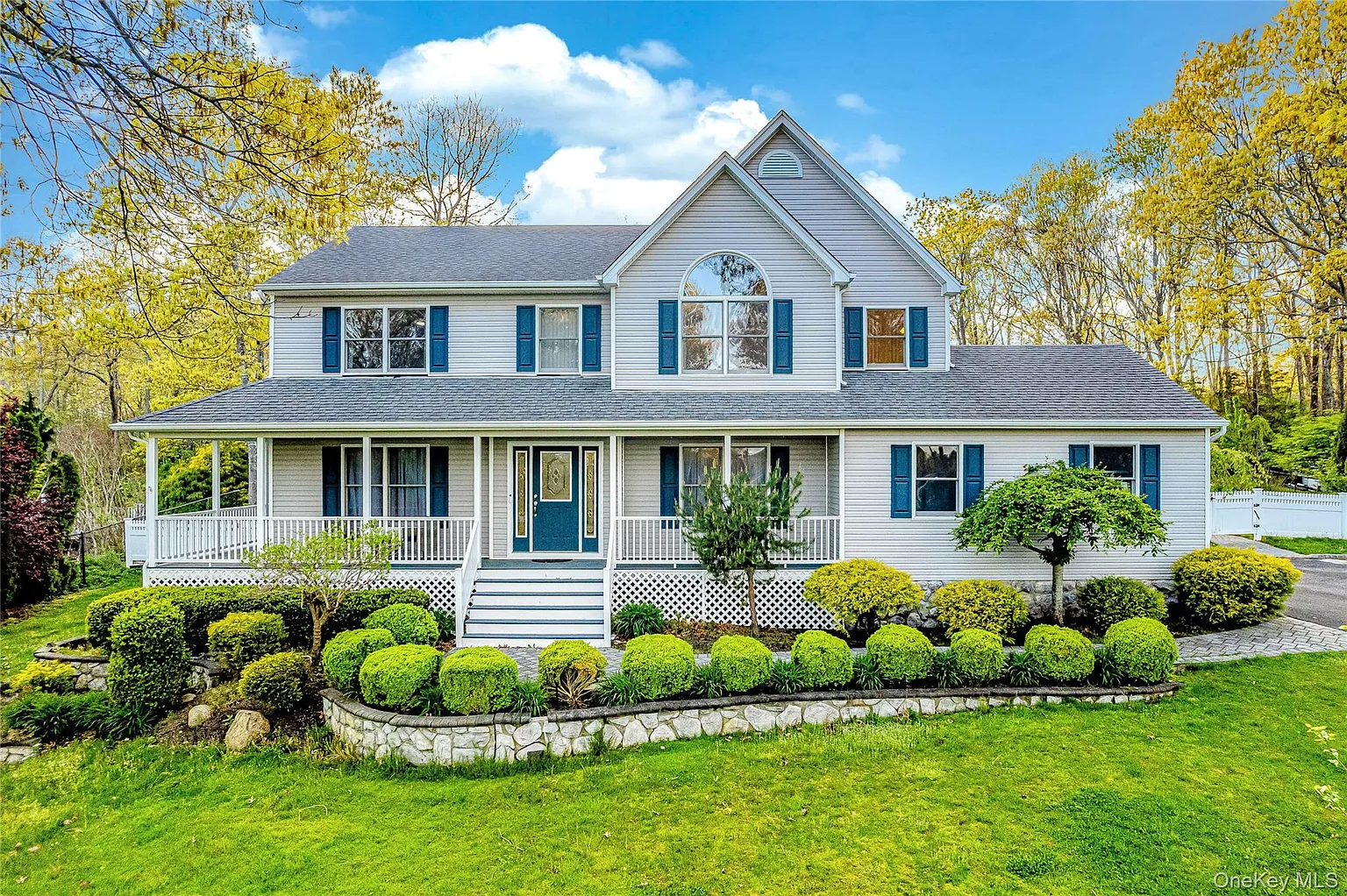 212 Fairway Drive photo 1