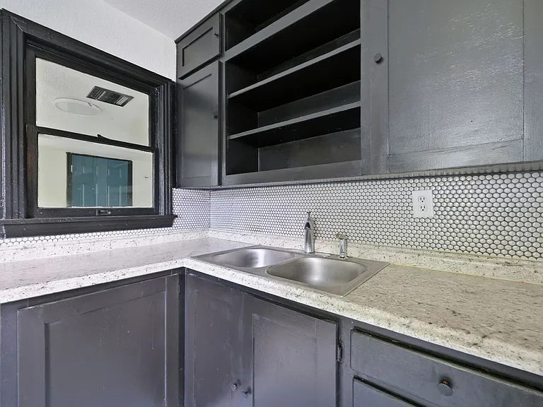 808 NW #H — Photo 8
