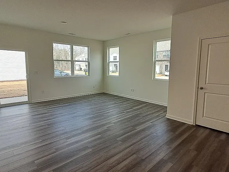 2053 Trailside Dr — Photo 4