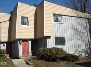 60 Montauk St, Fairfield, CT 06825