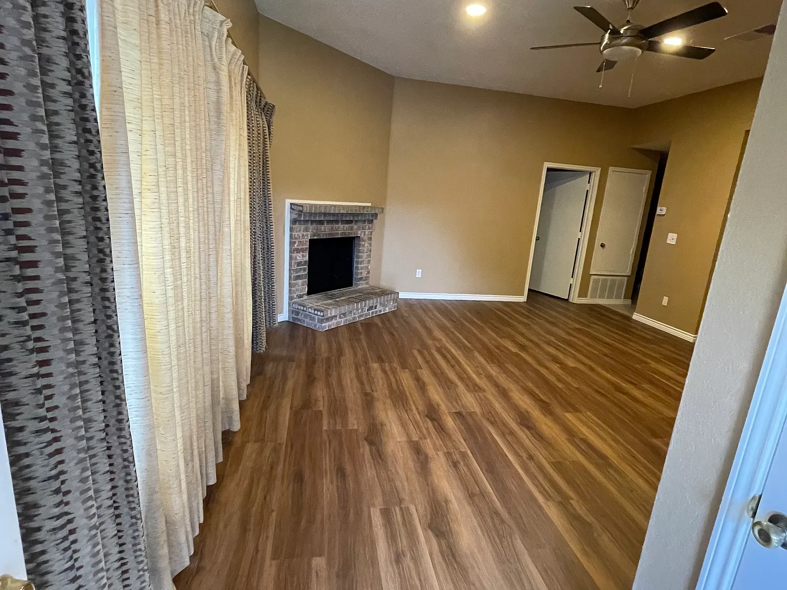 2 bed, 1142 sqft, $2,000 — Photo 2