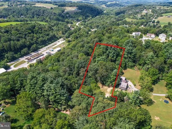 3 Holly Ln, Glen Rock, PA 17327