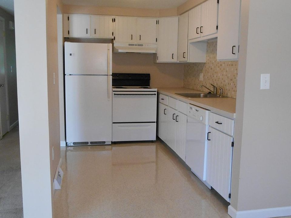1st image of 137-2 Creekside Dr #137-2