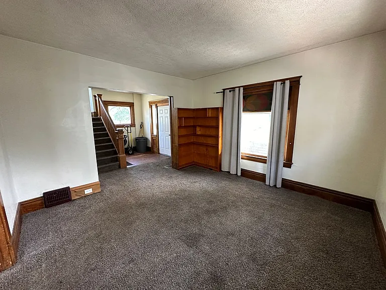 110 Halls Heights Ave — Photo 5