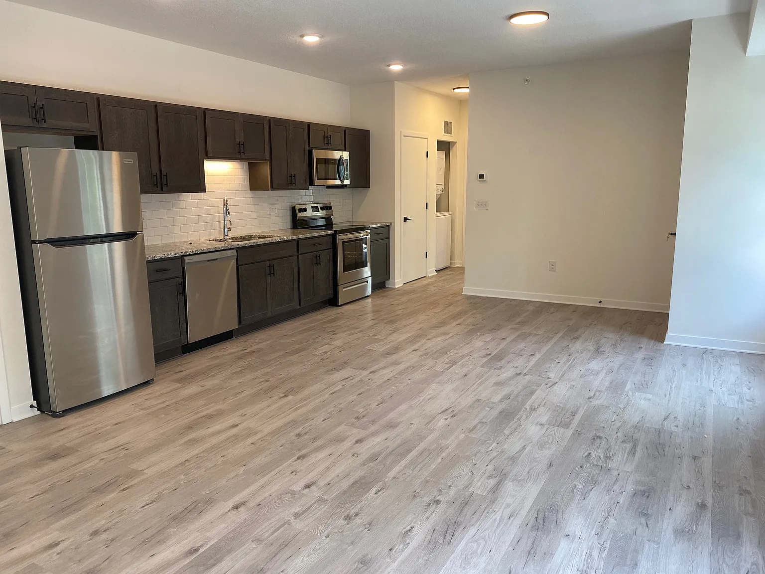 1 bed, 756 sqft, $1,695 — Photo 3